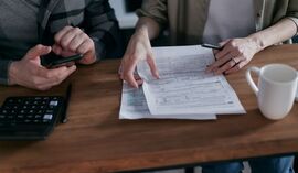 Rodzice pomagają ci finansowo? W niektórych przypadkach trzeba rozliczyć PIT