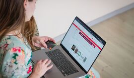 Miliony Polaków korzystają z BNPL. BIK wskazuje moment, gdy rośnie ryzyko długu