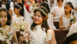 Prezenty komunijne na celowniku urzędu skarbowego. Sprawdź, jak uniknąć podatku