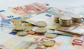 Frank i dolar tanieją! Czy to koniec drogiej waluty w Polsce?