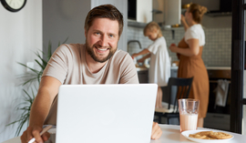 Pożyczanie w czasach niskiej inflacji i spadających stóp procentowych. Dlaczego może się opłacać?