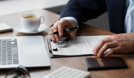 Kim jest notariusz i czym się zajmuje? Praktyczny poradnik