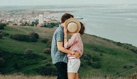 Wspólny kredyt gotówkowy – kiedy opłaca się brać kredyt razem, a kiedy osobno? Plusy i minusy obu rozwiązań