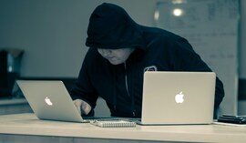 Nie chodzi już tylko o hasła. Jeden cyberatak może zablokować konto i dostęp do pieniędzy