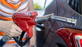 Kierowcy czekają na nowe ceny paliw. Na razie brakuje kluczowych danych