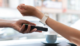 Zegarek NFC do płatności – jak działa i czy warto z niego korzystać?