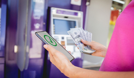 Jak wpłacić pieniądze na konto w bezpieczny sposób? 6 metod