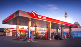 Tańsze tankowanie przez całe wakacje. Orlen wydłuża promocję do 30 sierpnia