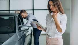 Zbycie pojazdu – jak zgłosić sprzedaż samochodu i uniknąć kary?