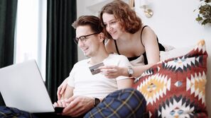 Jak karta kredytowa pomaga zarządzać finansami? Wyjaśniają eksperci BNP Paribas