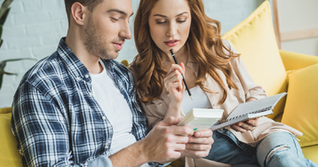 Tańsze kredyty wracają. Oto powody, dla których teraz warto sięgnąć po pożyczkę gotówkową lub skonsolidować kredyty