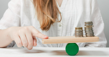 Oprocentowanie zmienne – co to jest i jak działa w kredycie hipotecznym i gotówkowym?