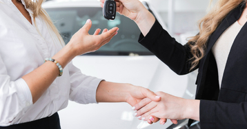 Czy wynajem długoterminowy się opłaca? Porównanie z zakupem i leasingiem