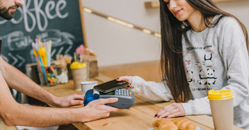 Nie masz gotówki? Wkrótce zapłacisz BLIKIEM z odroczeniem w PKO BP