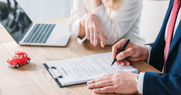 Podpisujesz umowę kredytową? Koniecznie zwróć uwagę na te zapisy!