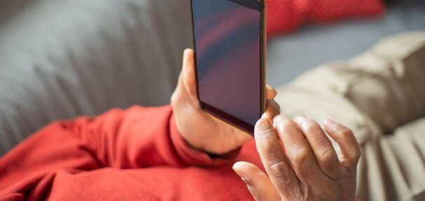 Coraz więcej spraw podatkowych można załatwić z telefonu. Skarbówka dodała nowe funkcje