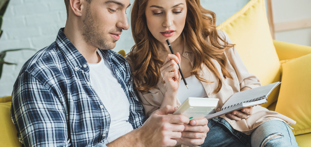 Tańsze kredyty wracają. Oto powody, dla których teraz warto sięgnąć po pożyczkę gotówkową lub skonsolidować kredyty