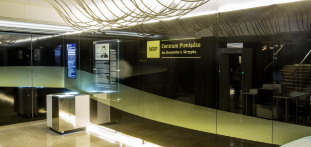 NBP na granicy ustawowego minimum. Rynek obserwuje ruch Tuska