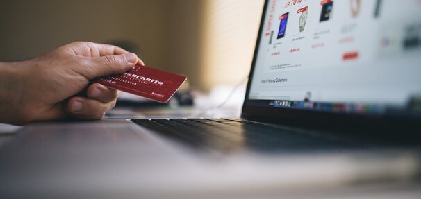 Masz konto w Pekao? Zgarnij voucher na zakupy w Allegro w ramach Mastercard Bezcenne Chwile