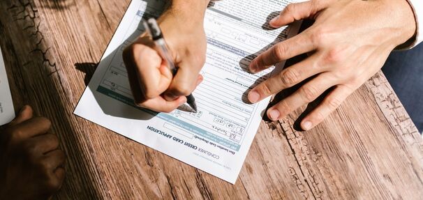NBP ostrzega: banki zmienią zasady kredytów. Polacy mogą mieć trudniej, firmy łatwiej
