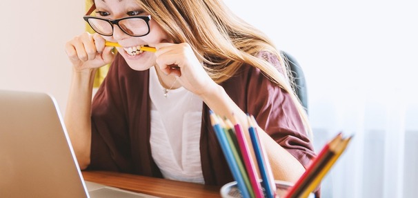 KSeF zmienia zasady dla freelancerów. Przy zleceniach powyżej 5000 zł płatność może utknąć
