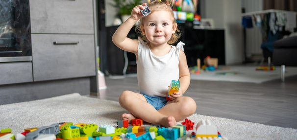 Rodzice dostają nawet 1900 zł na dziecko. Gdzie się zgłosić po dodatkowe pieniądze z ZUS?
