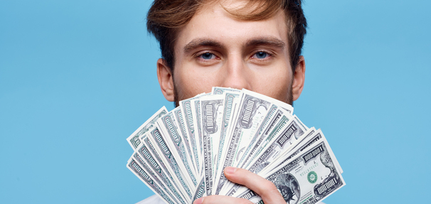 Gotówka w domu? Holandia i Szwecja ostrzegają przed cyberatakami