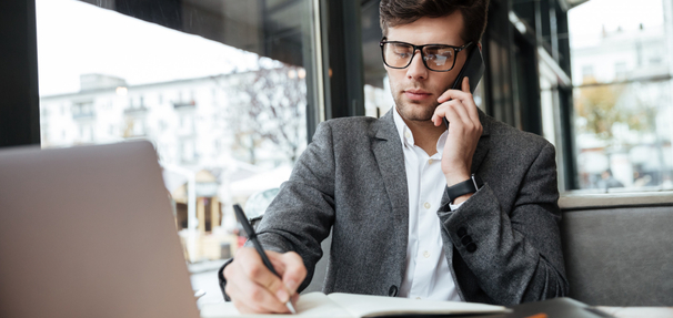 Makler a broker – czym się różnią i kto obsługuje Twoje zlecenia?