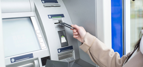 Bankomat wciągnął kartę - co robić?
