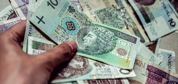 Ile trzeba mieć na lokacie, żeby dostawać 500 zł miesięcznie? Wyliczenia mogą zaskoczyć