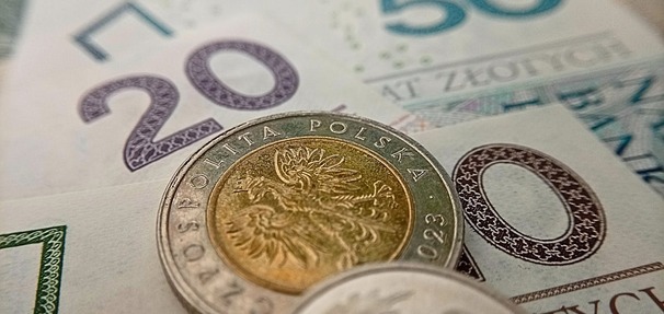 GUS policzył medianę pensji. Z 7907 zł brutto na konto trafiało tylko 5720 zł