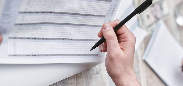 Jawność wynagrodzeń opóźniona. Miliony pracowników poczekają do 2027 roku