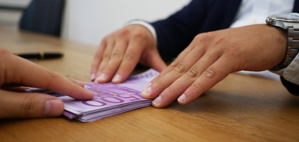 Masz zastrzeżony PESEL? Możesz mieć problem z wypłatą pieniędzy w banku!