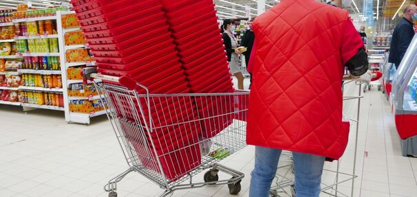 Pracownicy Auchan liczyli na 140 zł. Na aneksach zobaczyli tylko 50 zł