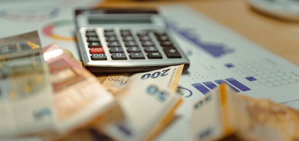 Firmowe konta oszczędnościowe dają nawet 6,10%. Banki stawiają jednak warunki