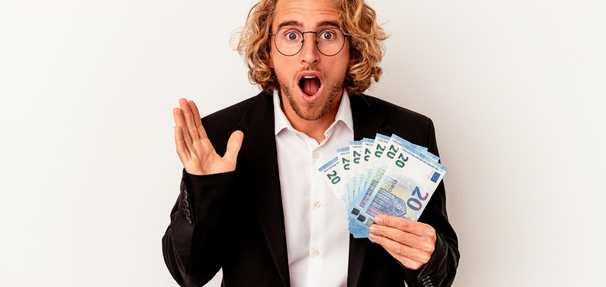 Dolar nadal powyżej 4 zł! Dlaczego nie tanieje tak jak euro?