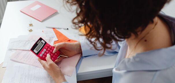 Możesz przepłacić nawet 12 tys. zł. Różnice między ofertami kredytów są ogromne