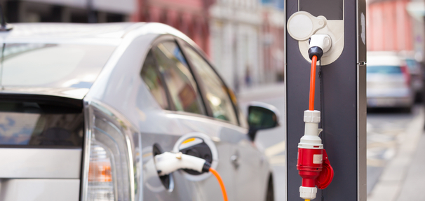 Kredyt na samochód elektryczny – sprawdziliśmy, czy to się opłaca!