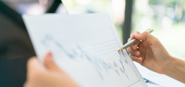 Błędy poznawcze w inwestowaniu – jak psychologia wpływa na Twoje decyzje finansowe?