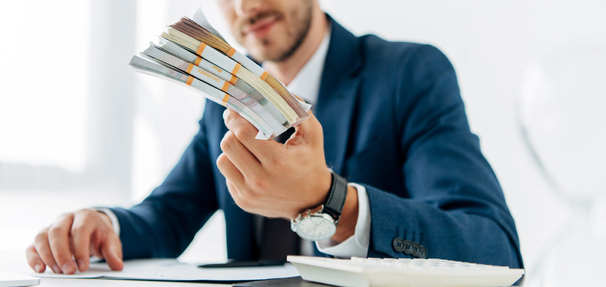 Tego dawno nie było! Polacy ustawiają się w kolejkach do banków po kredyt gotówkowy