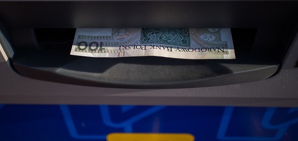 Wypłacasz gotówkę i zawsze gubisz potwierdzenie? Ten bank znalazł sposób na roztrzepanych!
