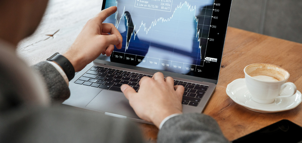 Analiza fundamentalna – co to jest i jak może pomóc inwestorom?