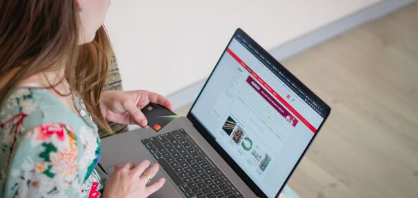 Miliony Polaków korzystają z BNPL. BIK wskazuje moment, gdy rośnie ryzyko długu