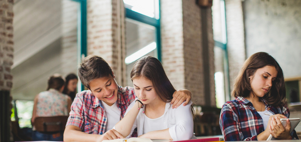 Kredyt studencki w 2025 – ile wynosi, kto może go dostać i czy się opłaca?