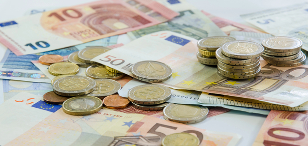 Frank i dolar tanieją! Czy to koniec drogiej waluty w Polsce?