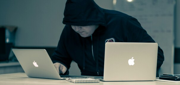 Nie chodzi już tylko o hasła. Jeden cyberatak może zablokować konto i dostęp do pieniędzy